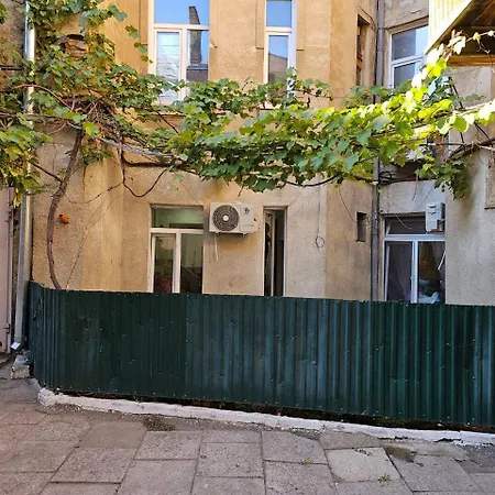 дворик Lägenhet Odessa